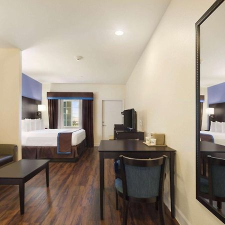Days Inn & Suites By Wyndham Galveston West/Seawall Экстерьер фото
