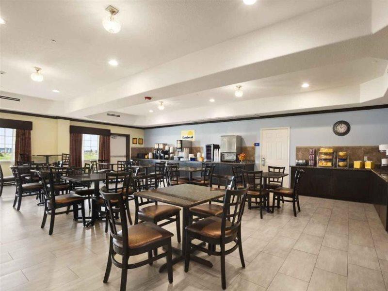 Days Inn & Suites By Wyndham Galveston West/Seawall Экстерьер фото