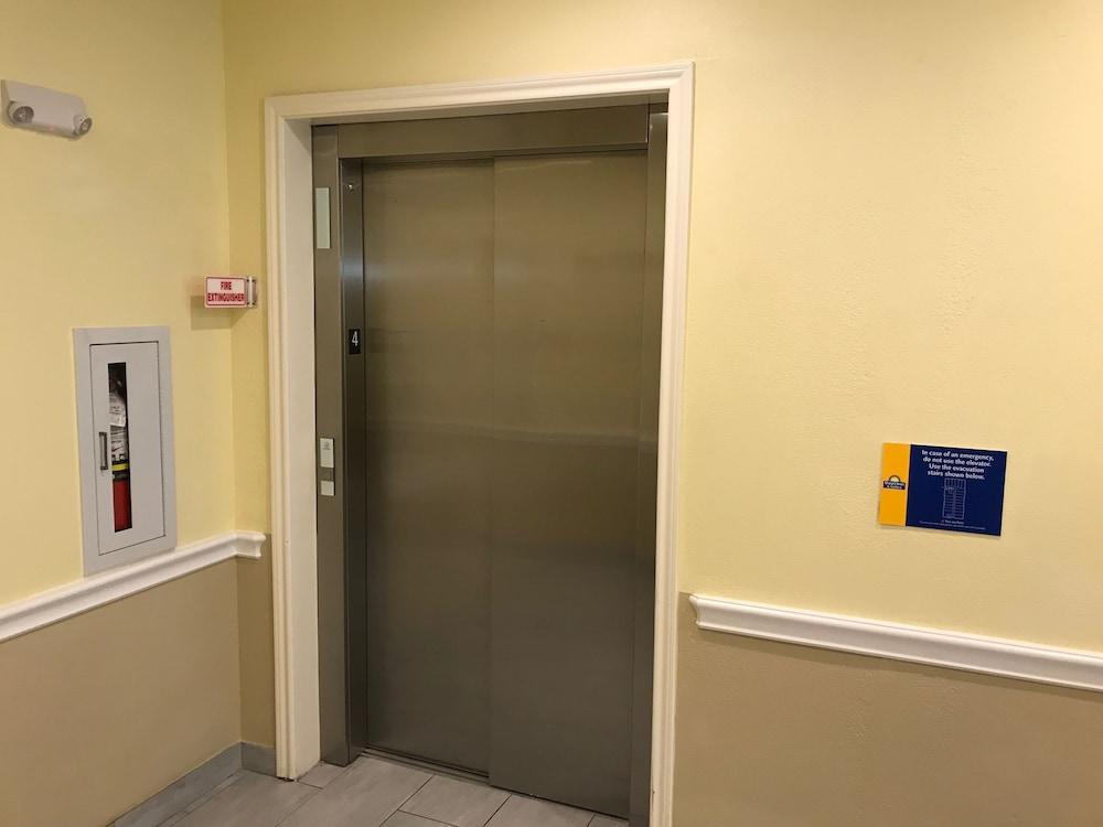 Days Inn & Suites By Wyndham Galveston West/Seawall Экстерьер фото