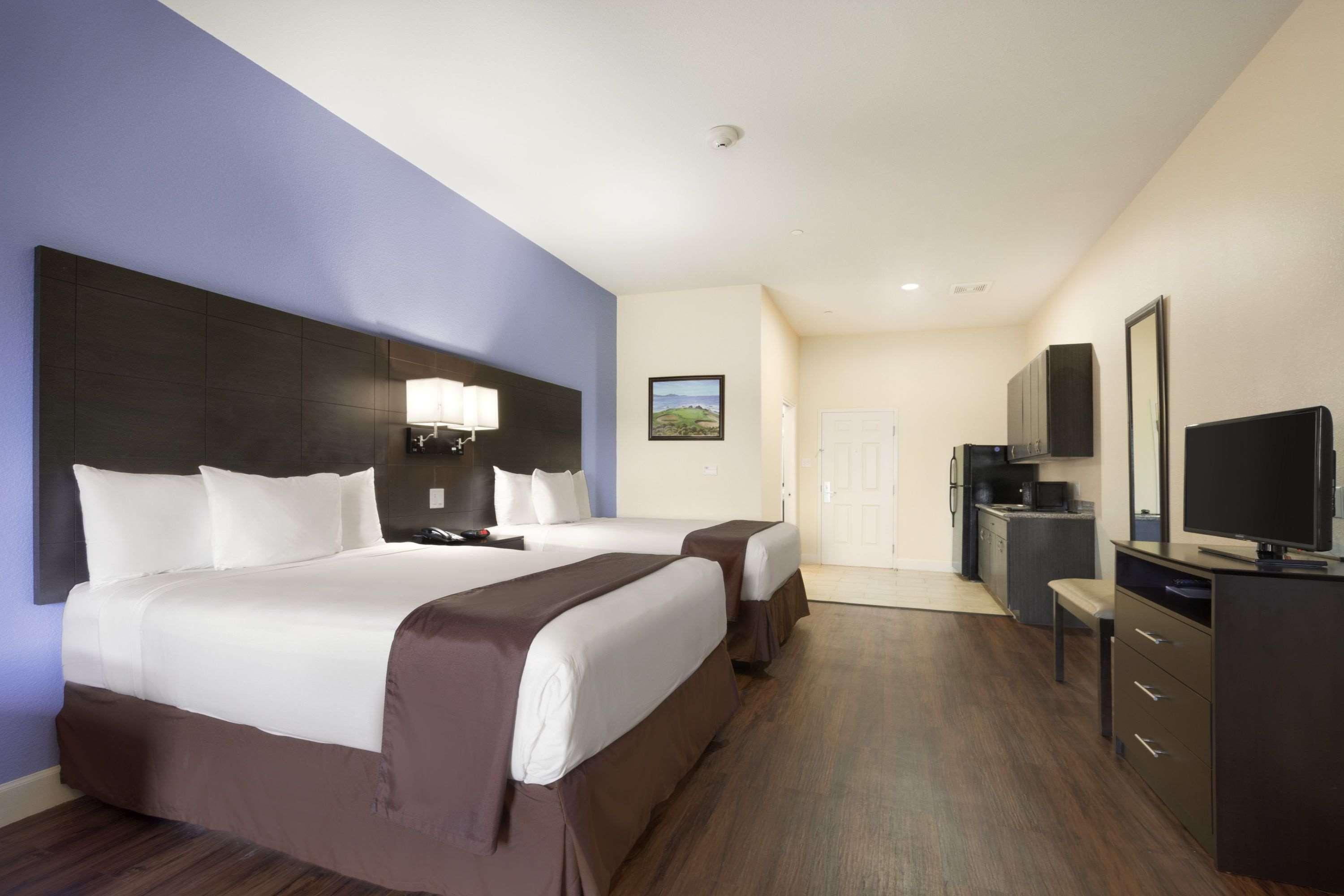 Days Inn & Suites By Wyndham Galveston West/Seawall Экстерьер фото