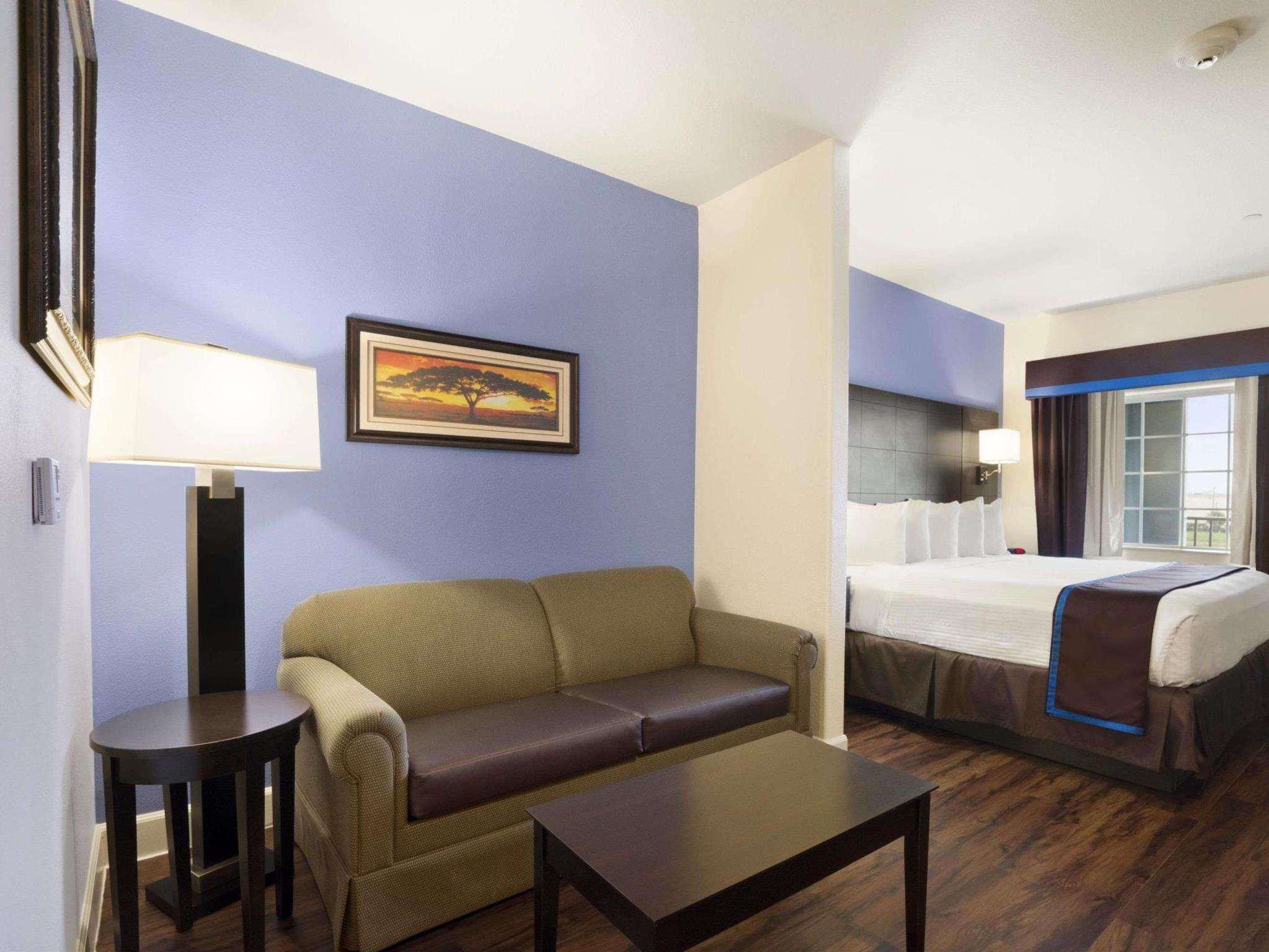 Days Inn & Suites By Wyndham Galveston West/Seawall Экстерьер фото