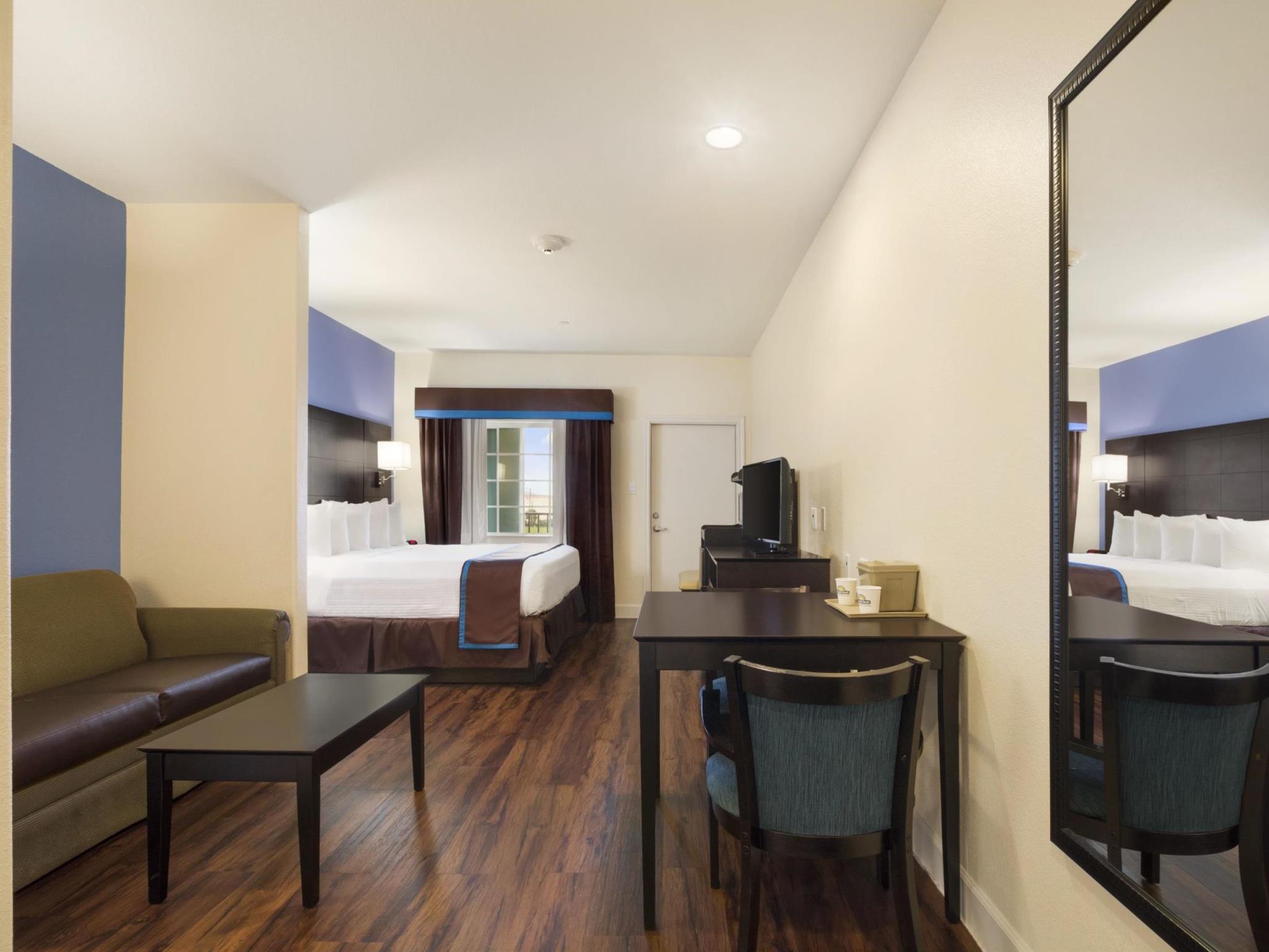 Days Inn & Suites By Wyndham Galveston West/Seawall Экстерьер фото