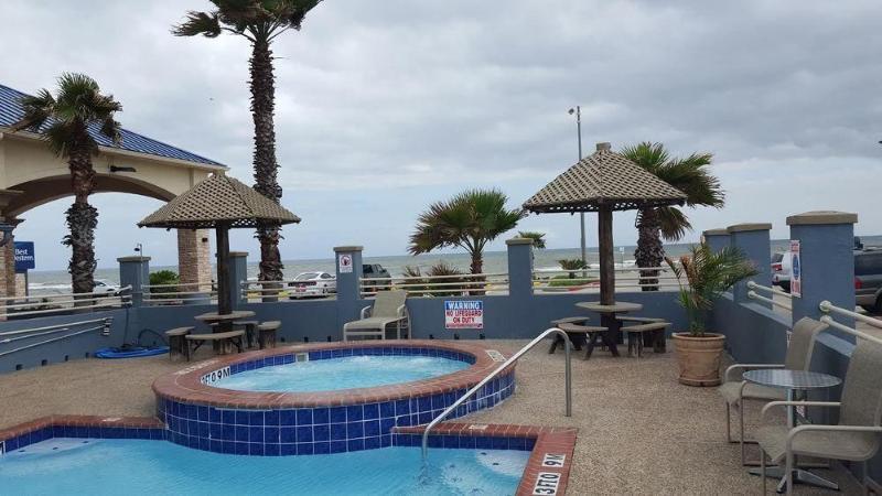 Days Inn & Suites By Wyndham Galveston West/Seawall Экстерьер фото